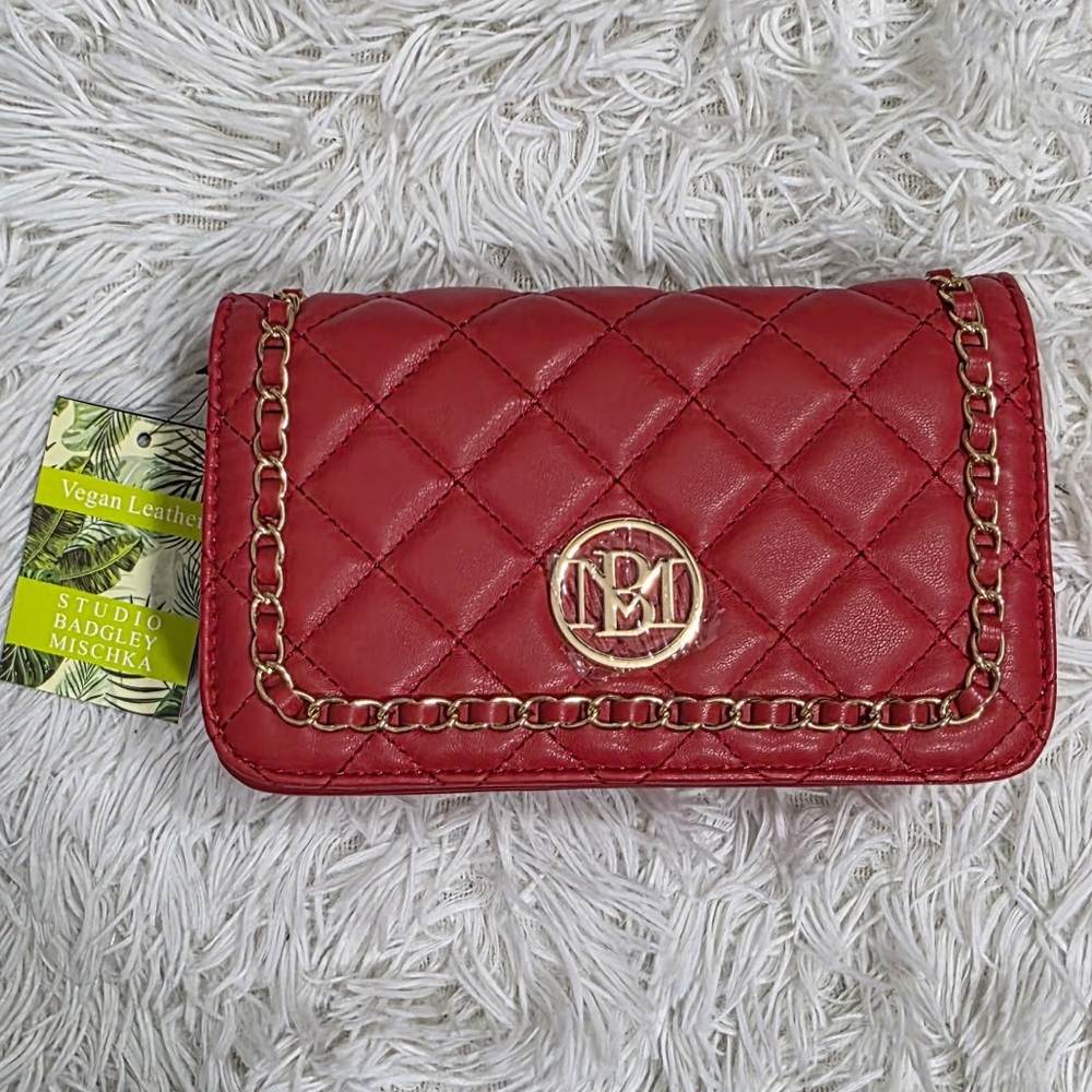 BADGLEY MISCHKA Small Diamond Faux Leather Quilted Crossbody Handbag Purse Red